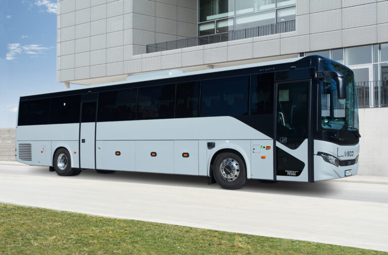 Modern Iveco coach from Autobus Brettschneider – comfortable coach for group trips, transfers and shuttle service in Munich